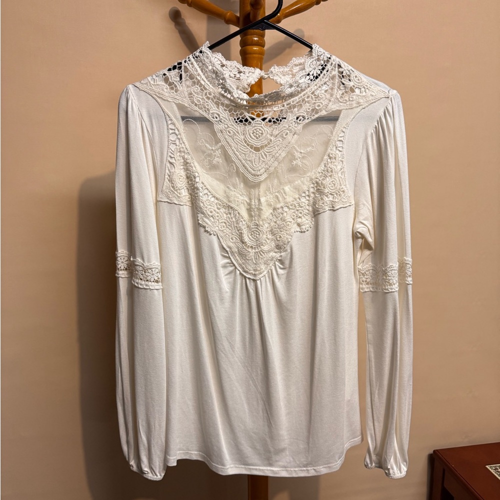 Beautiful VENUS White Lace Yoke Long Sleeve Blouse with pearl Buttons Size S